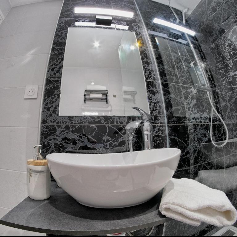 Hôtel & Spa Le Gambetta, Bergerac, Centre ville - Chambre Double Standard - 3