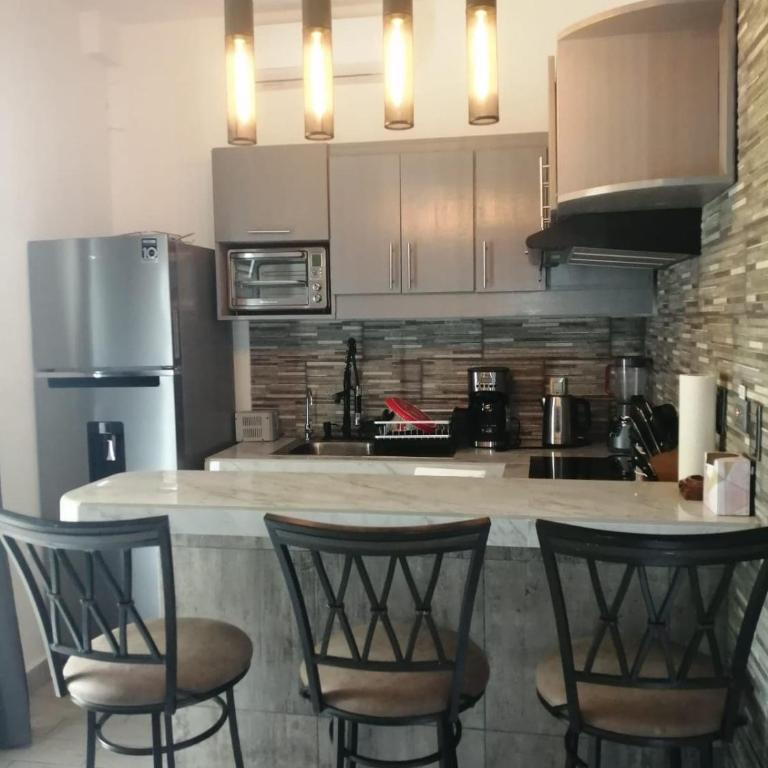 Lovely studio centric private balcon fast internet - Apartamento de 1 dormitorio - 1