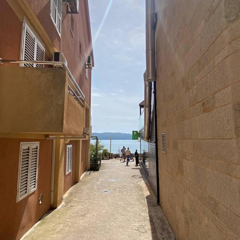Apartment One Step From The Sea Becici - One-Bedroom Apartment - 35
