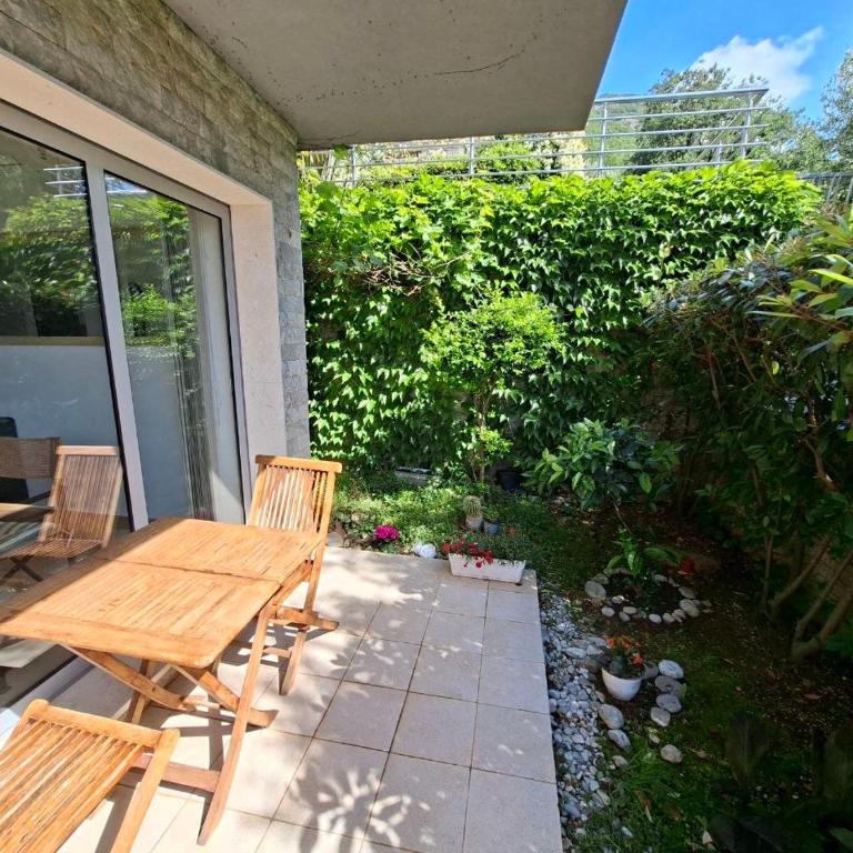 Acacia Hill olive tree apartment - One-Bedroom Apartment - 21