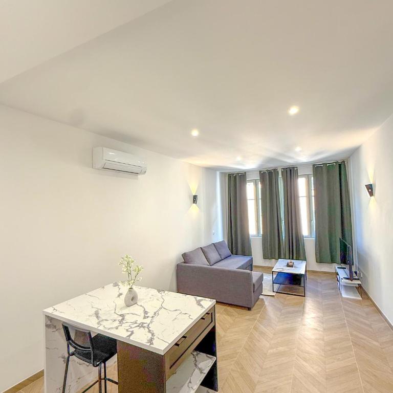 T1 luxe Hyper centre 100 m du port Clim wifi fibre - One-Bedroom Apartment - 4