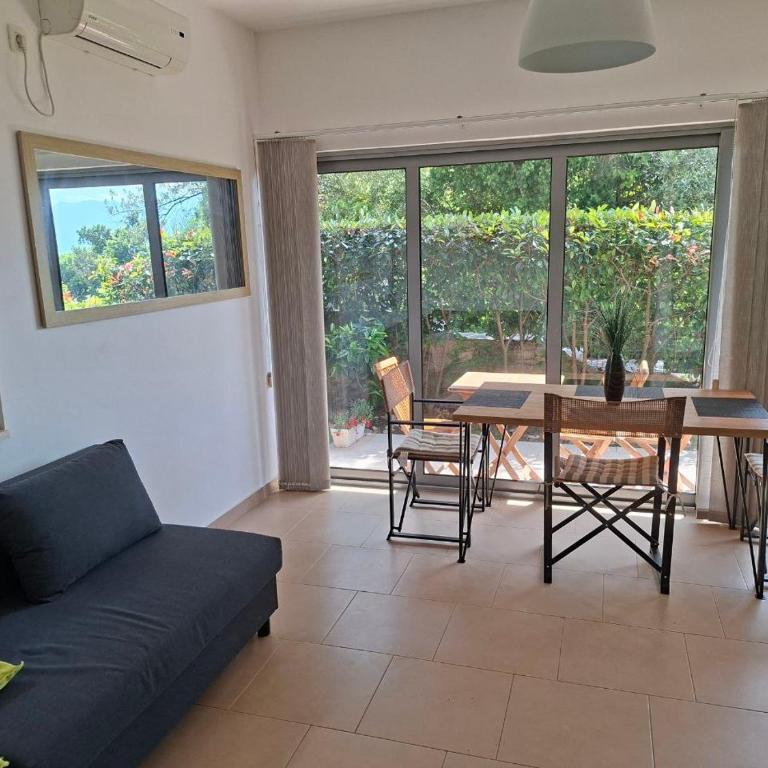 Acacia Hill olive tree apartment - One-Bedroom Apartment - 7