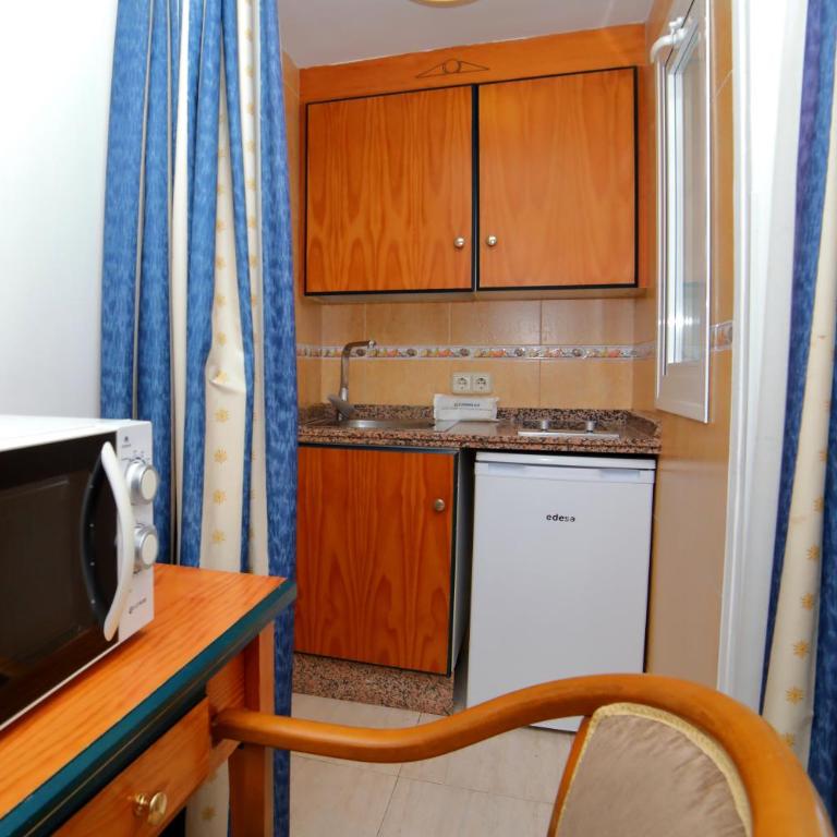 Hotel Apartamentos Pyr Fuengirola - Apartamento 1 dormitorio con vistas al mar y terraza - 7