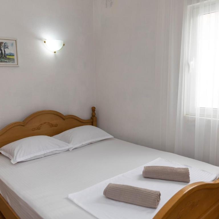 Villa Duraku - Deluks Dvokrevetna Soba sa Bračnim Krevetom i Balkonom - 1