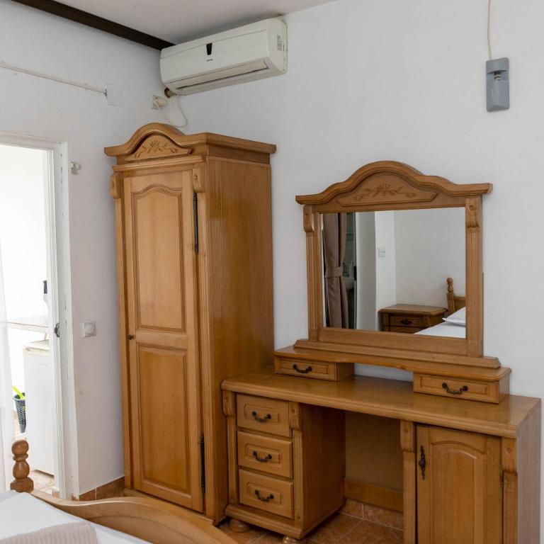 Villa Duraku - Dvokrevetna Soba sa Bračnim Krevetom i Terasom - 3