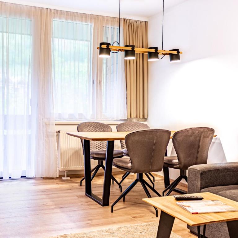 family & friends Apartment am Kurpark - Apartment mit 2 Schlafzimmern und Balkon - 1