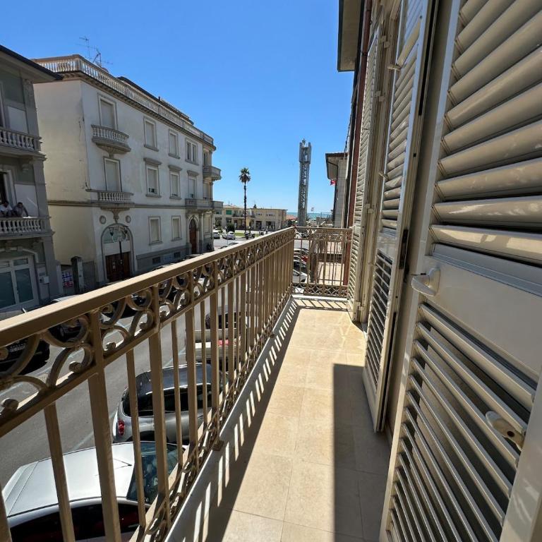 Sea view design apartment in centre - One-Bedroom Apartment - 4