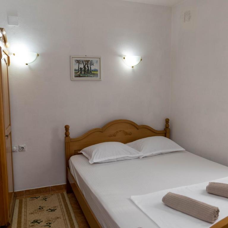 Villa Duraku - Deluks Dvokrevetna Soba sa Bračnim Krevetom i Balkonom - 9