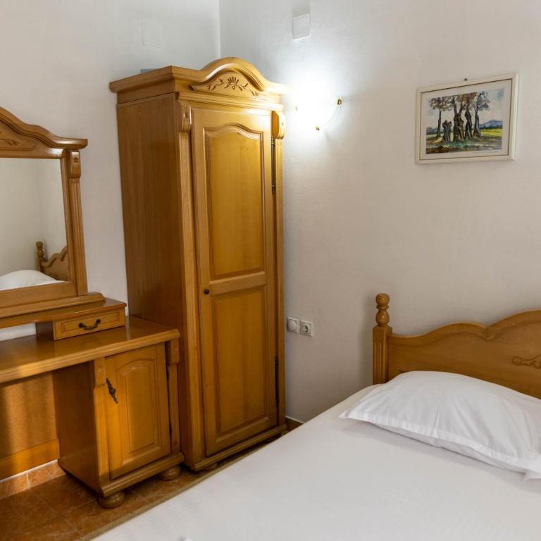 Villa Duraku - Deluks Dvokrevetna Soba sa Bračnim Krevetom i Balkonom - 7