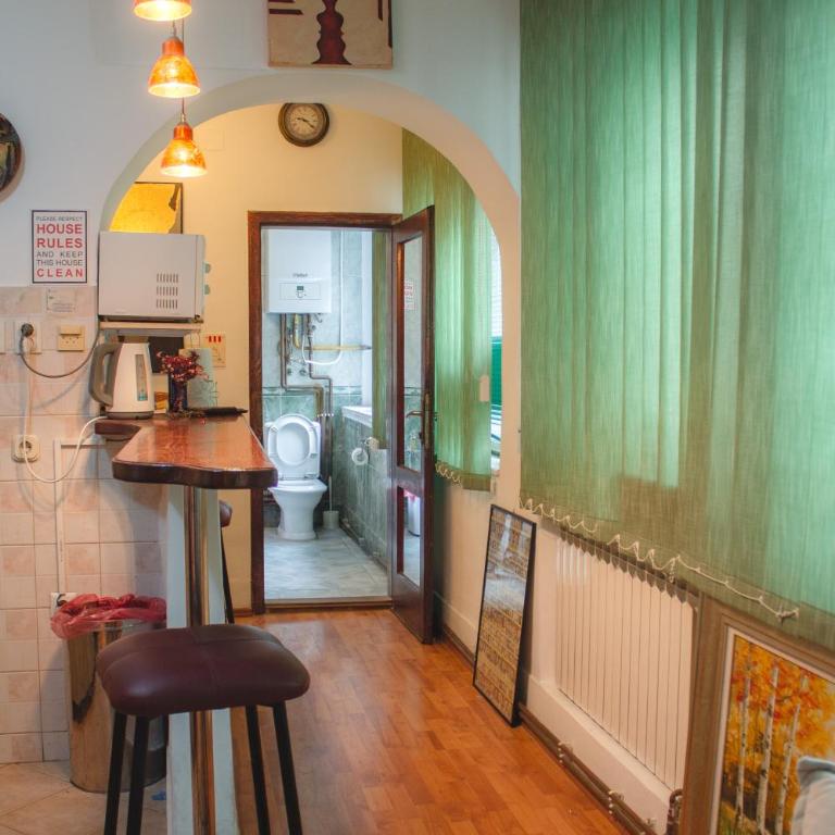 Pink Houdini Home - Two-Bedroom Apartment - 5