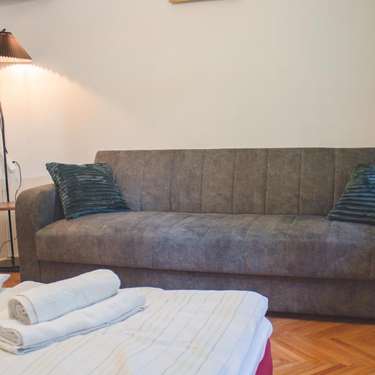 Pink Houdini Home - Two-Bedroom Apartment - 7