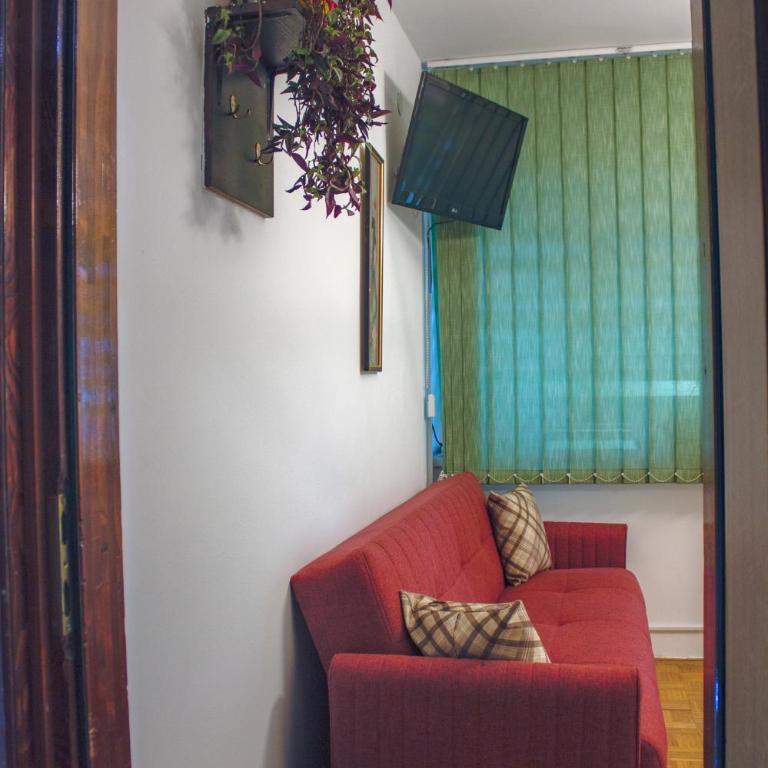 Pink Houdini Home - Two-Bedroom Apartment - 6