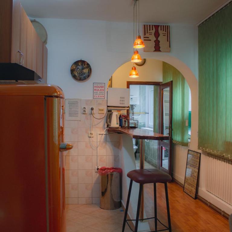 Pink Houdini Home - Two-Bedroom Apartment - 10
