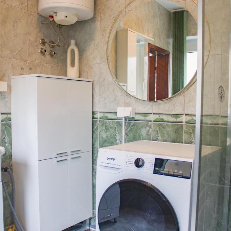 Pink Houdini Home - Two-Bedroom Apartment - 13