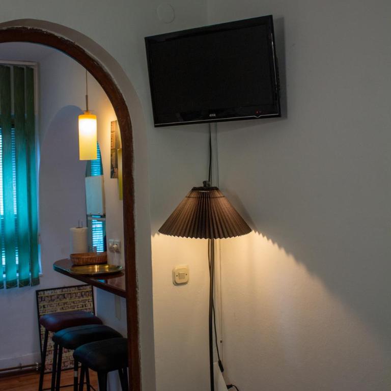 Pink Houdini Home - Two-Bedroom Apartment - 14