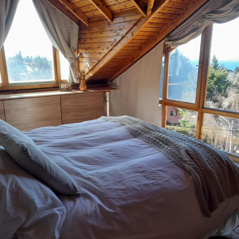 Casa Suiza, panoramic view of the lake, mountains and city ! - Chalet Superior - 16