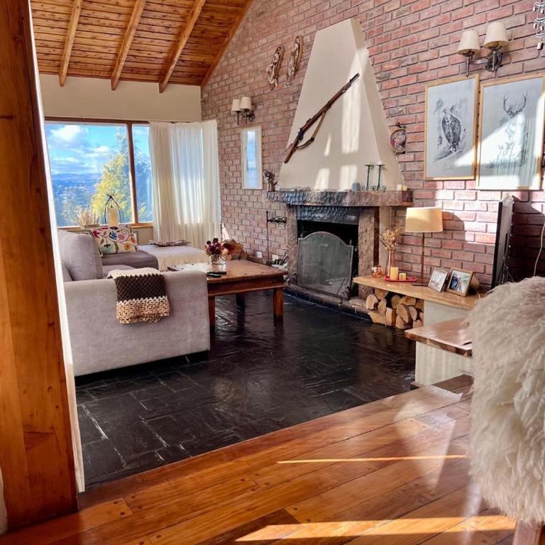 Casa Suiza, panoramic view of the lake, mountains and city ! - Chalet Superior - 4