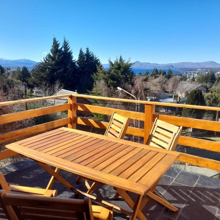 Casa Suiza, panoramic view of the lake, mountains and city ! - Chalet Superior - 11