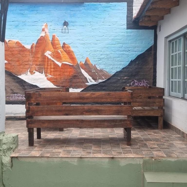 Habitación y living-comedor para hasta 3 pax con patio privado en desnivel - Habitación Doble - 1 o 2 camas - 10