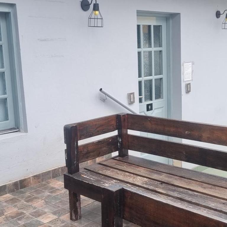 Habitación y living-comedor para hasta 3 pax con patio privado en desnivel - Habitación Doble - 1 o 2 camas - 11