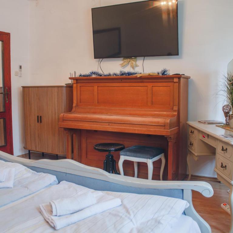 Pink Houdini Home - Suite - 2