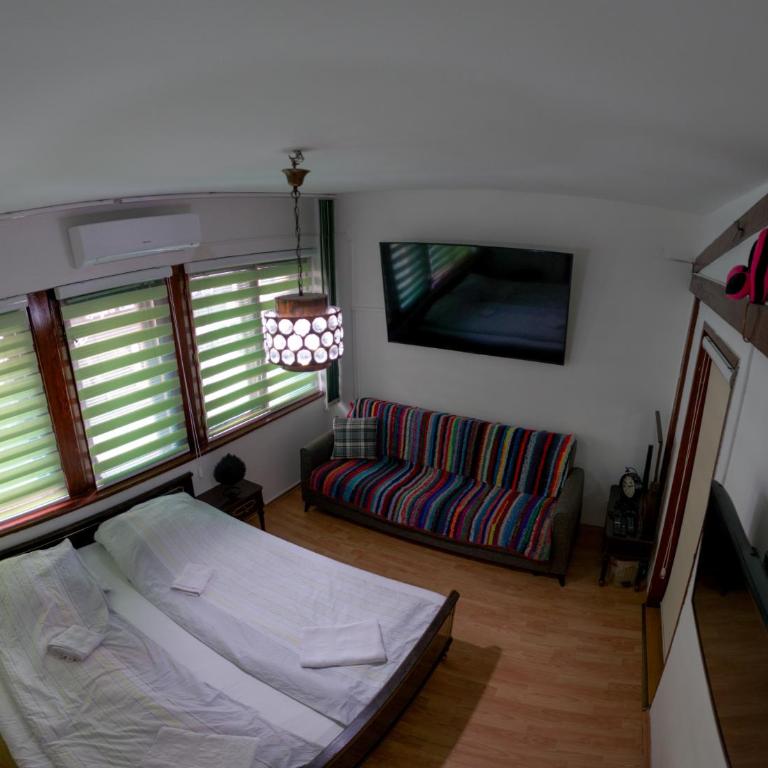 Pink Houdini Home - Triple Room with Private Bathroom - 15