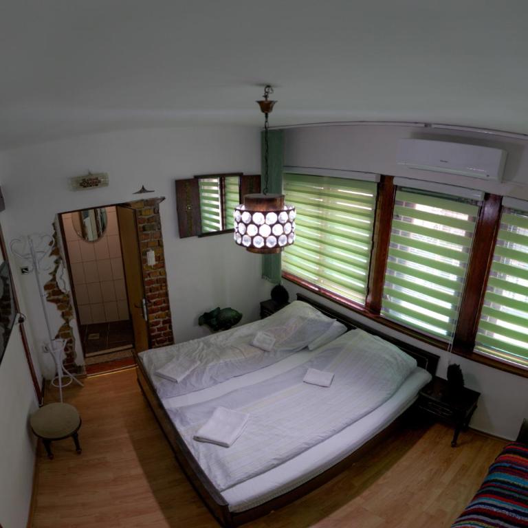 Pink Houdini Home - Triple Room with Private Bathroom - 14