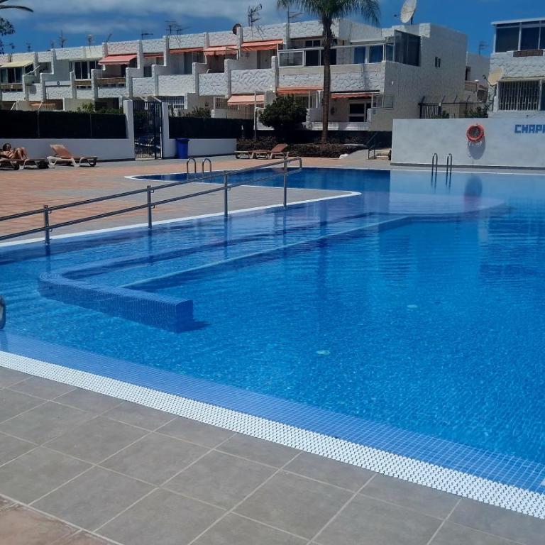 Hand Made Suite - Suite con cama grande y vistas a la piscina - 15