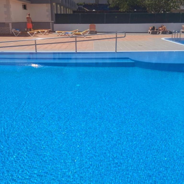 Hand Made Suite - Suite con cama grande y vistas a la piscina - 16