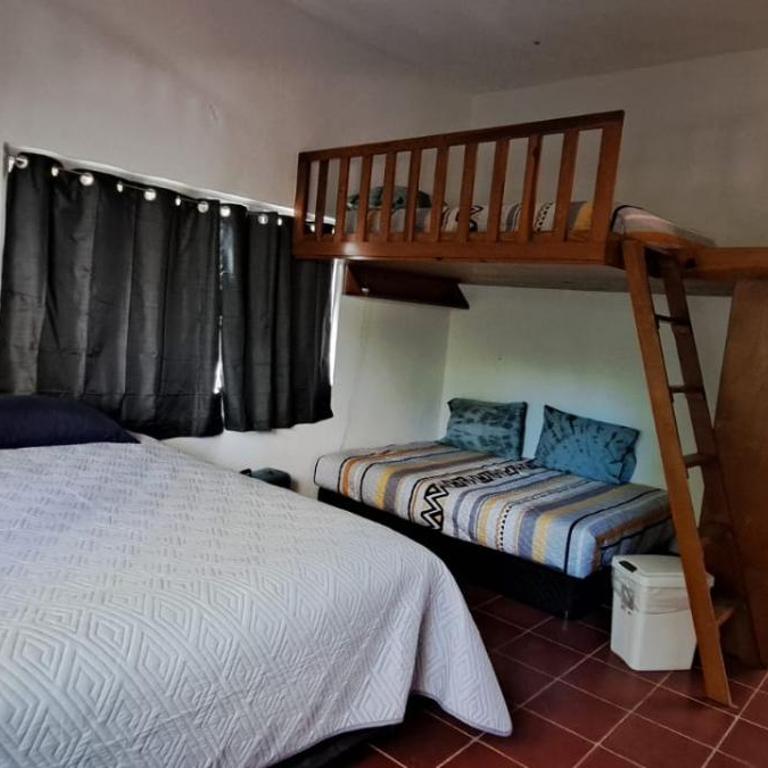 La Playita Hostal - Family Room with Private Bathroom - 20