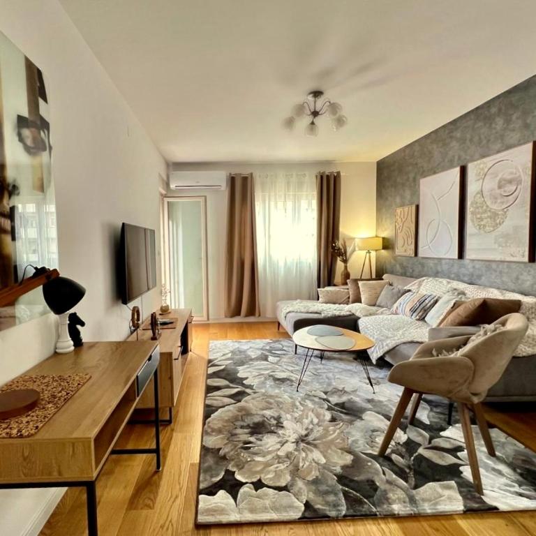 WH - Urban Nest Central Point - One-Bedroom Apartment with Balcony - 1