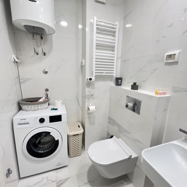 WH - Urban Nest Central Point - One-Bedroom Apartment with Balcony - 24