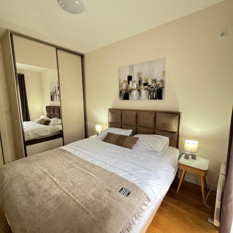 WH - Urban Nest Central Point - One-Bedroom Apartment with Balcony - 11