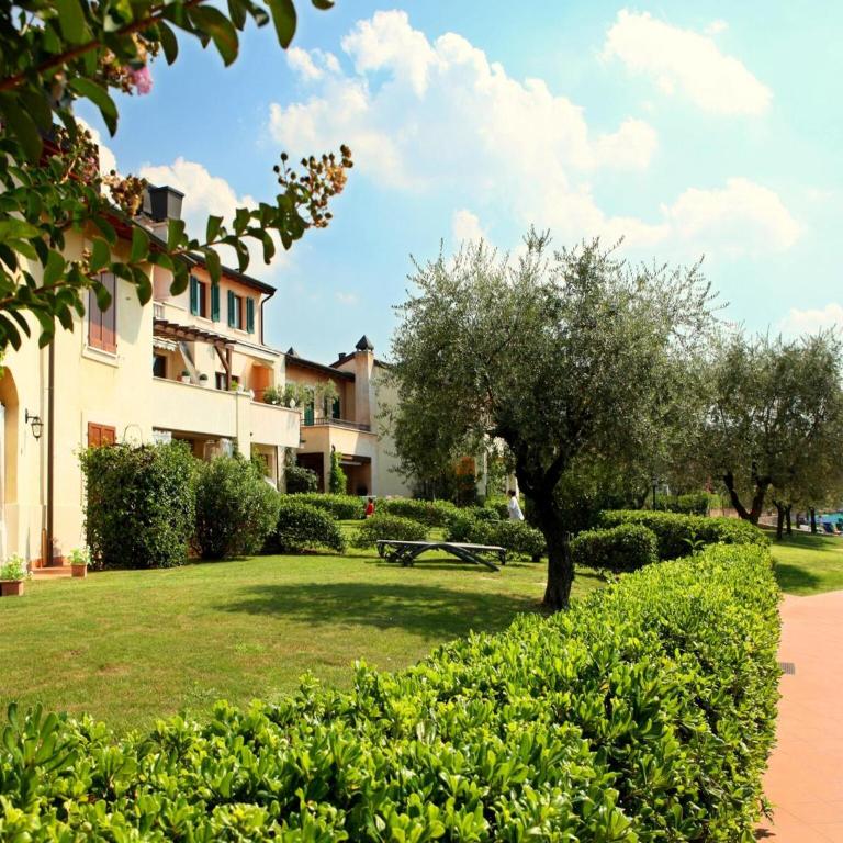 Cozy Garden Flat by Lake - One-Bedroom Apartment - 17