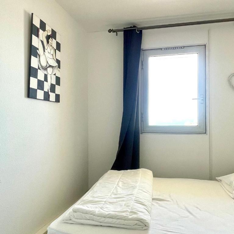 Superbe appartement avec piscine et parking sécurisé - FR-1-748-33 - Apartment - 9