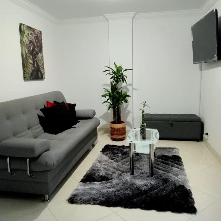 Apartamento renovado parque La Floresta, reserva minimo de 21 dias - Two-Bedroom Apartment - 1