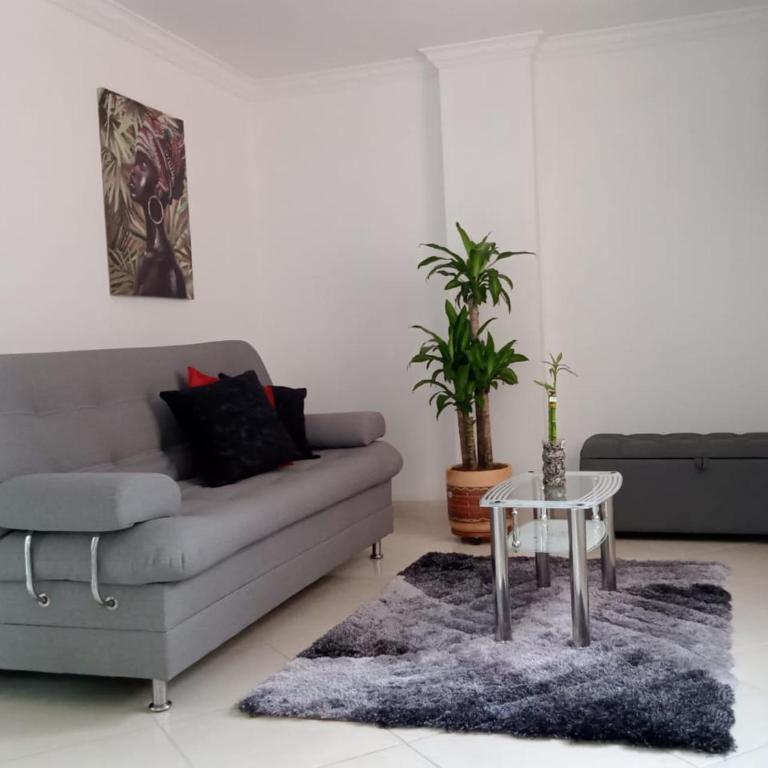 Apartamento renovado parque La Floresta, reserva minimo de 21 dias - Two-Bedroom Apartment - 4