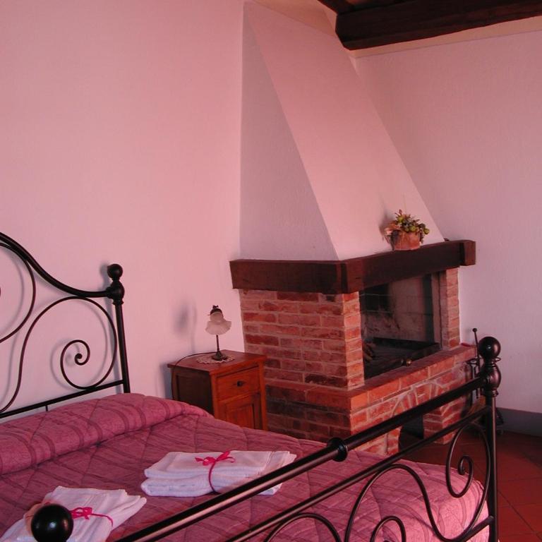 Agriturismo Cerreto - Camera Matrimoniale con Angolo Cottura - 8