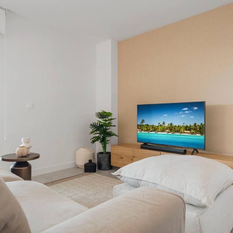 Casa Oasis Estepona Garden & BBQ - Three-Bedroom Apartment - 10