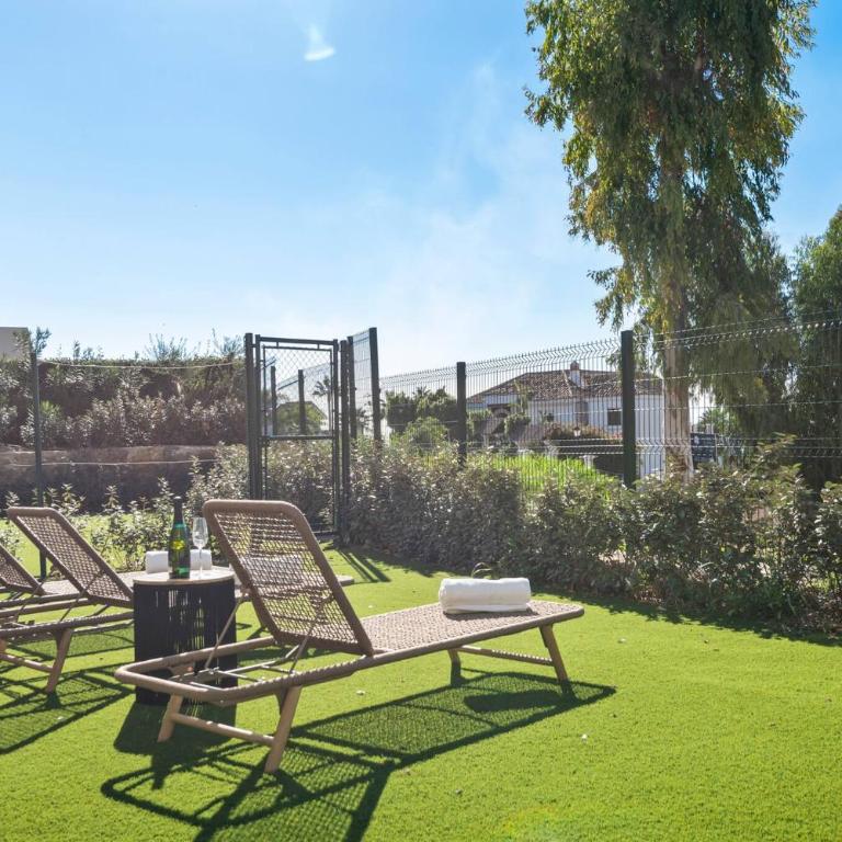 Casa Oasis Estepona Garden & BBQ - Three-Bedroom Apartment - 11