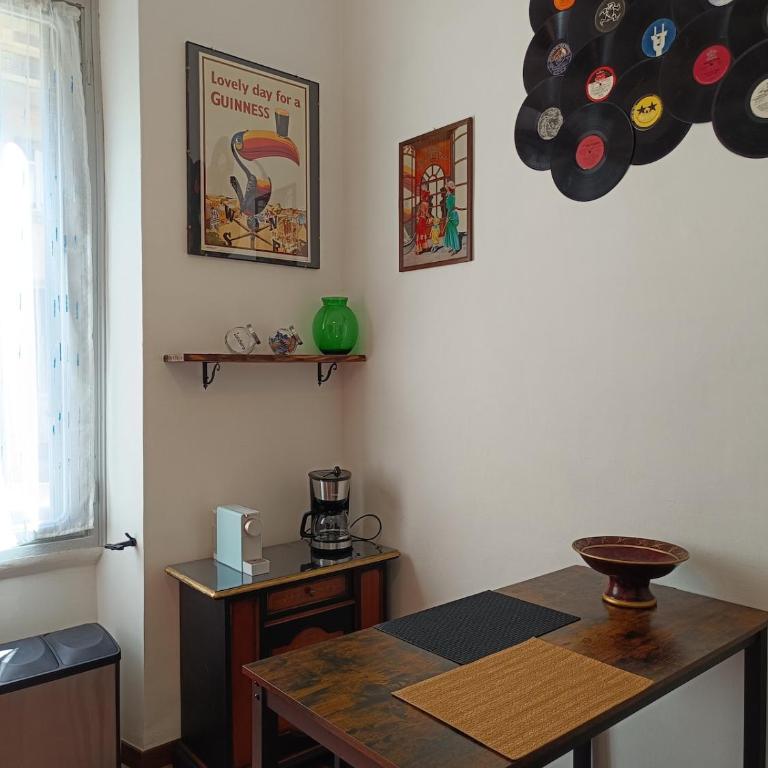 lovely vintage apartment - One-Bedroom Apartment - 9