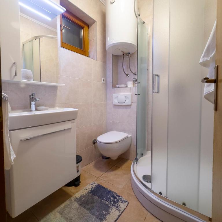 Guest House Seka - Three-Bedroom House - 12