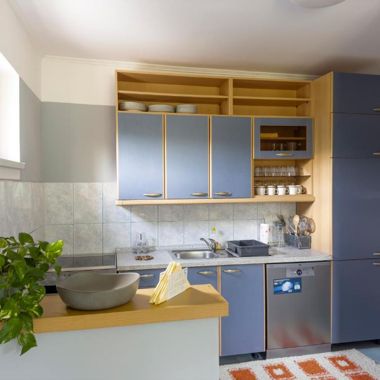 Guest House Seka - Three-Bedroom House - 13