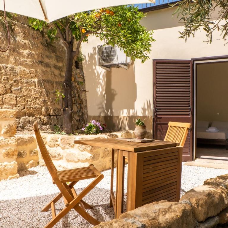 Villa Amoroso - Ospitalità Mediterranea - Camera Matrimoniale con Terrazza - 13