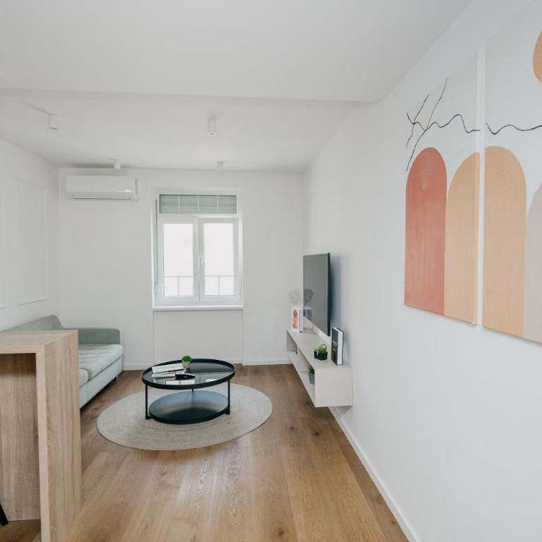 City Center Design Apartments - Apartment with Balcony - 6
