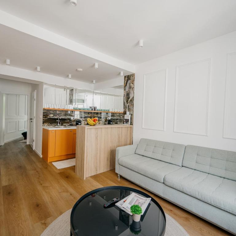 City Center Design Apartments - Apartment with Balcony - 11