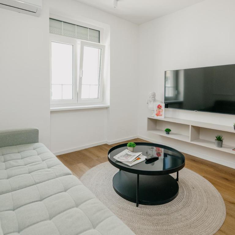 City Center Design Apartments - Apartment with Balcony - 15