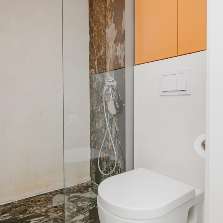 City Center Design Apartments - Apartment with Balcony - 13