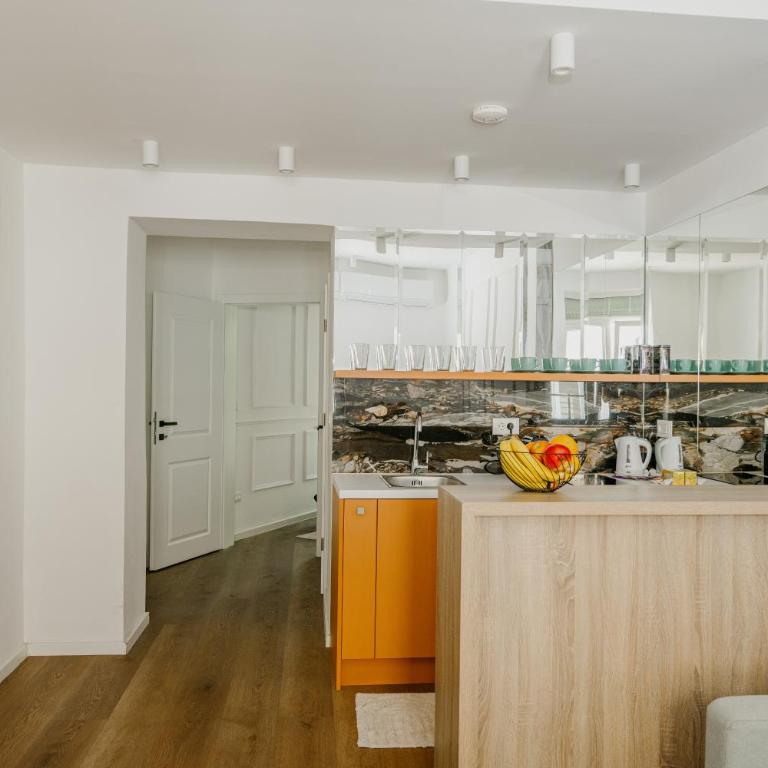 City Center Design Apartments - Apartment with Balcony - 10