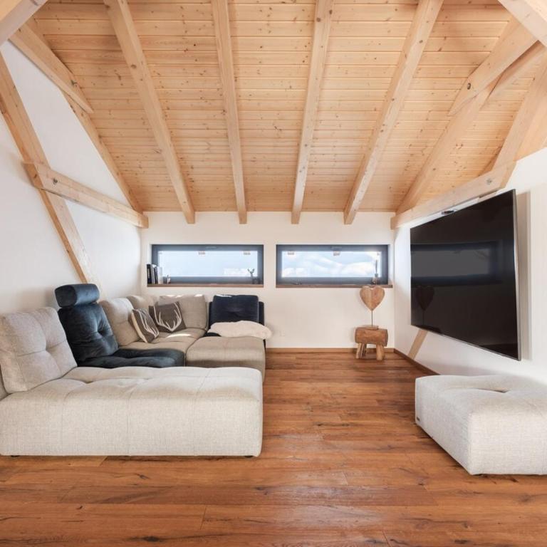 Luxury chalet with panoramic views, sauna, hot tub & cinema - Chalet - 16